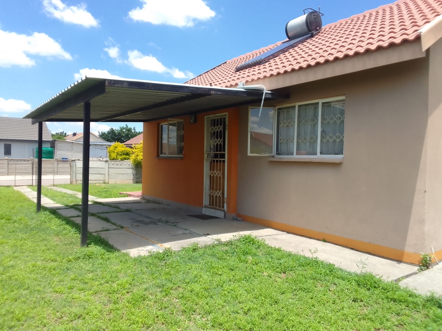 2 Bedroom Property for Sale in Freedom Park North West